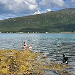 Koselig Hus Naer Sjo Og Fjell بيت للعطل *