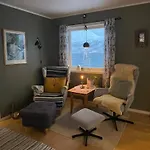 Koselig Hus Naer Sjo Og Fjell *