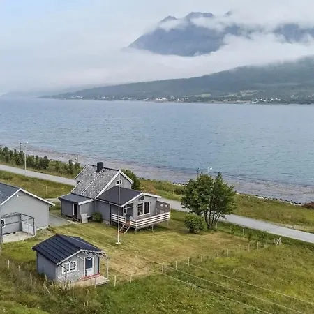 Holiday home Koselig Hus Naer Sjo Og Fjell Nord-Lenangen