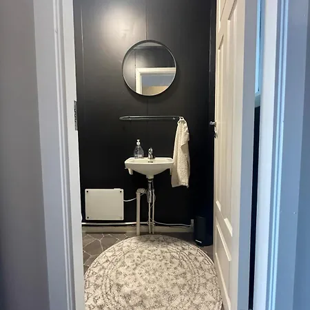 Koselig Hus Naer Sjo Og Fjell Nord-Lenangen