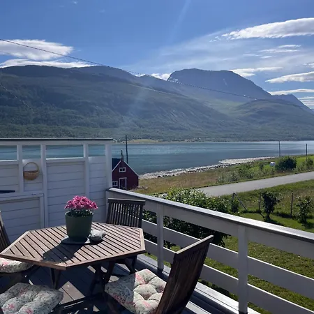Koselig Hus Naer Sjo Og Fjell Vakantiehuis