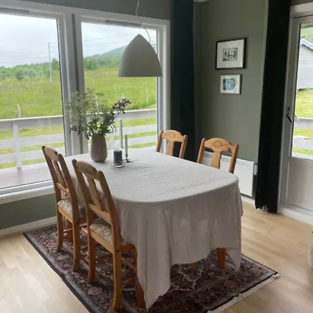 Vakantiehuis Koselig Hus Naer Sjo Og Fjell Nord-Lenangen