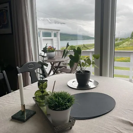 Koselig Hus Naer Sjo Og Fjell Nord-Lenangen