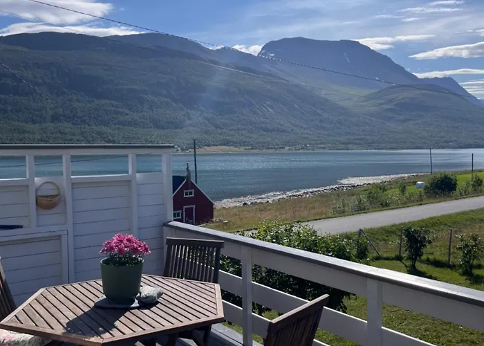 Koselig Hus Naer Sjo Og Fjell Tatil Evi