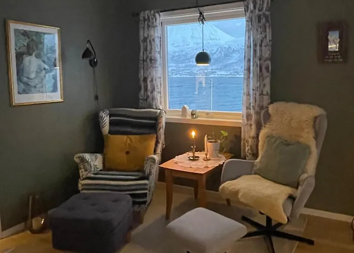 Koselig Hus Naer Sjo Og Fjell *